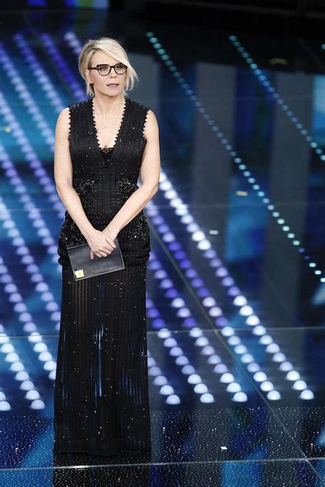 maria de filippi givenchy|Gli abiti di Maria De Filippi a Sanremo e gli outfit delle concorrenti.